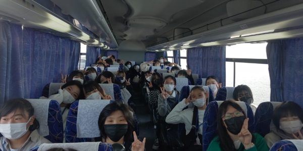 【石垣島修学旅行1日目】関西空港までのバスにて(2組)