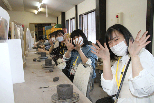 【修学旅行1日目】信楽陶苑たぬき村で陶芸体験
