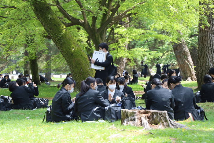 京都御苑で昼食